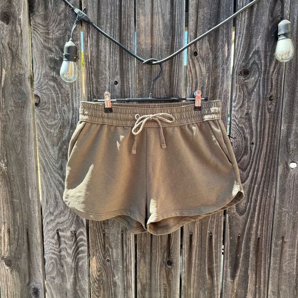 H&M Pants - H&M Women’s Olive Green Cotton-Poly Soft Short Shorts Adjustable Waist Medium